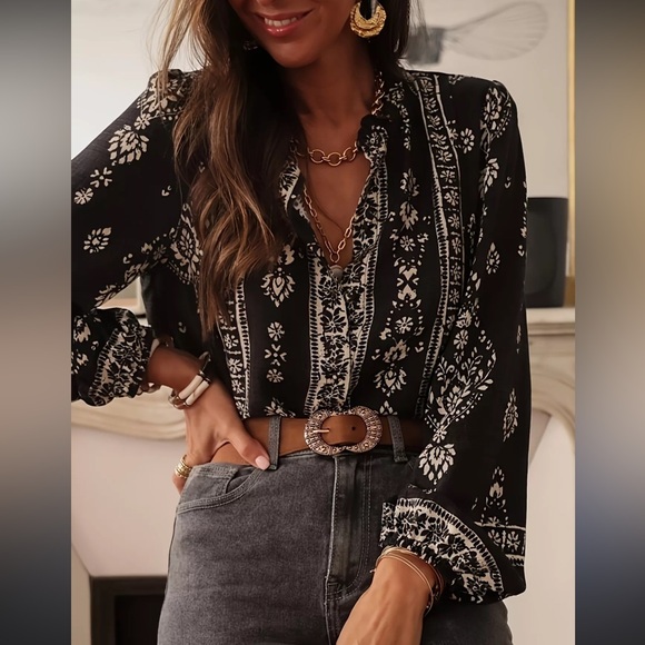 Atzbranding Tops - Boho Floral Long Sleeve in Black